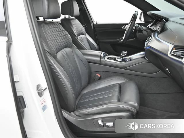 BMW X6 (G06) 2023 Белый из Кореи, фото 2