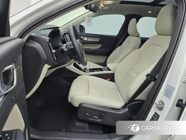 Volvo XC40 2025 Белый из Кореи, фото 2