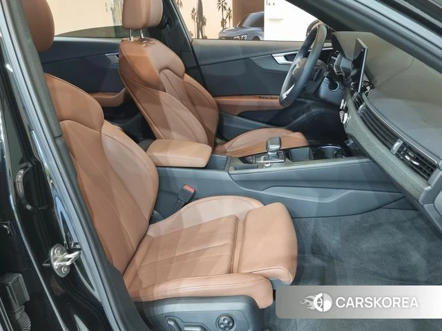 Audi A4 (B9) 2023 Черный из Кореи, фото 2