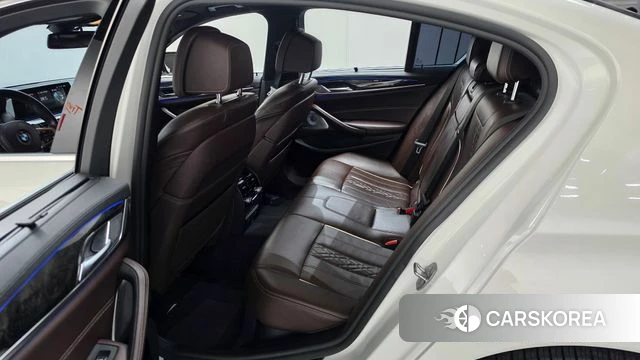 BMW 5 Series (G30) 2018 Белый из Кореи, фото 2