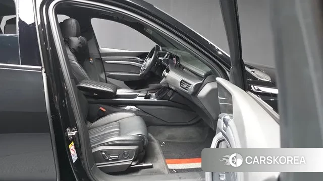 Audi e-Tron 2021 Черный из Кореи, фото 2