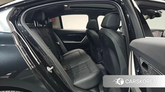 BMW 5 Series (G60) 2025 Черный из Кореи, фото 2