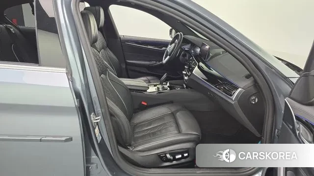 BMW 5 Series (G30) 2019 Серый из Кореи, фото 2