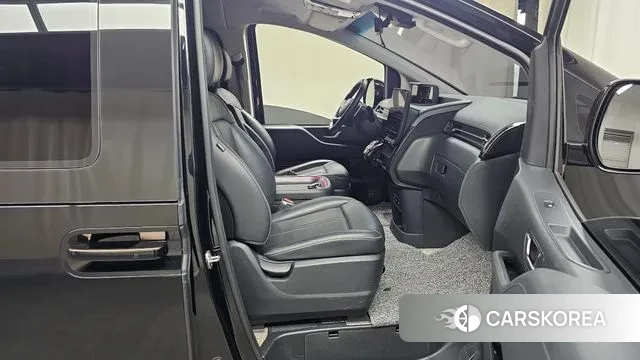 Hyundai Staria 2023 Черный из Кореи, фото 2