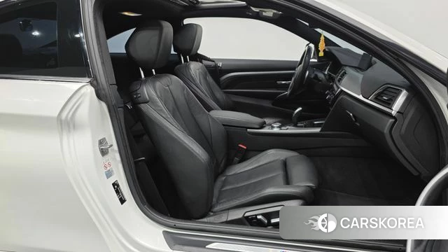 BMW 4 Series (F32) 2018 Белый из Кореи, фото 2