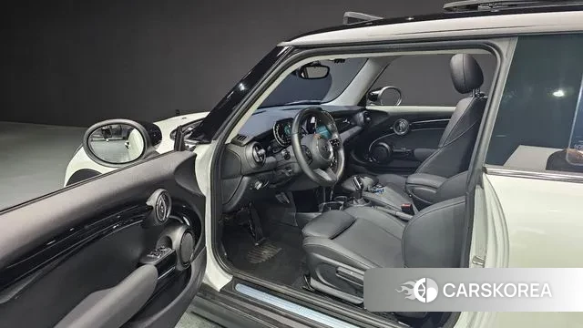 Mini Cooper 2023 Белый из Кореи, фото 2