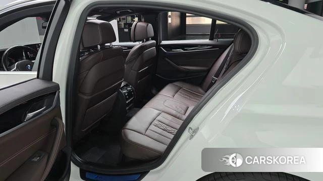 BMW 5 Series (G30) 2021 Белый из Кореи, фото 2