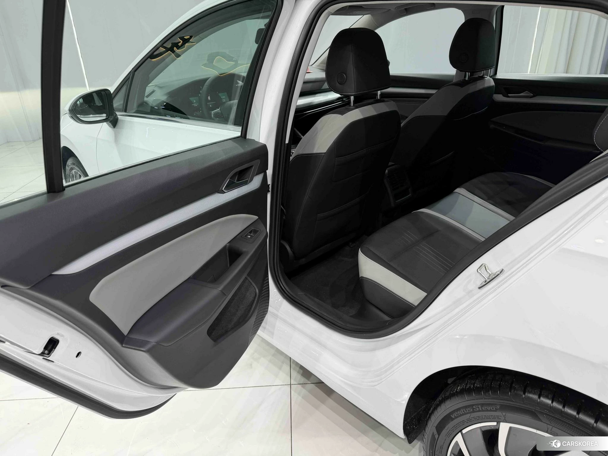 Volkswagen Golf 2022 Белый из Китая, фото 2