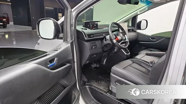 Hyundai Staria 2025 Серебристо-серый из Кореи, фото 2