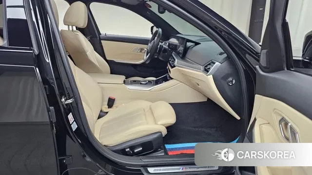 BMW 3 Series (G20) 2023 Черный из Кореи, фото 2