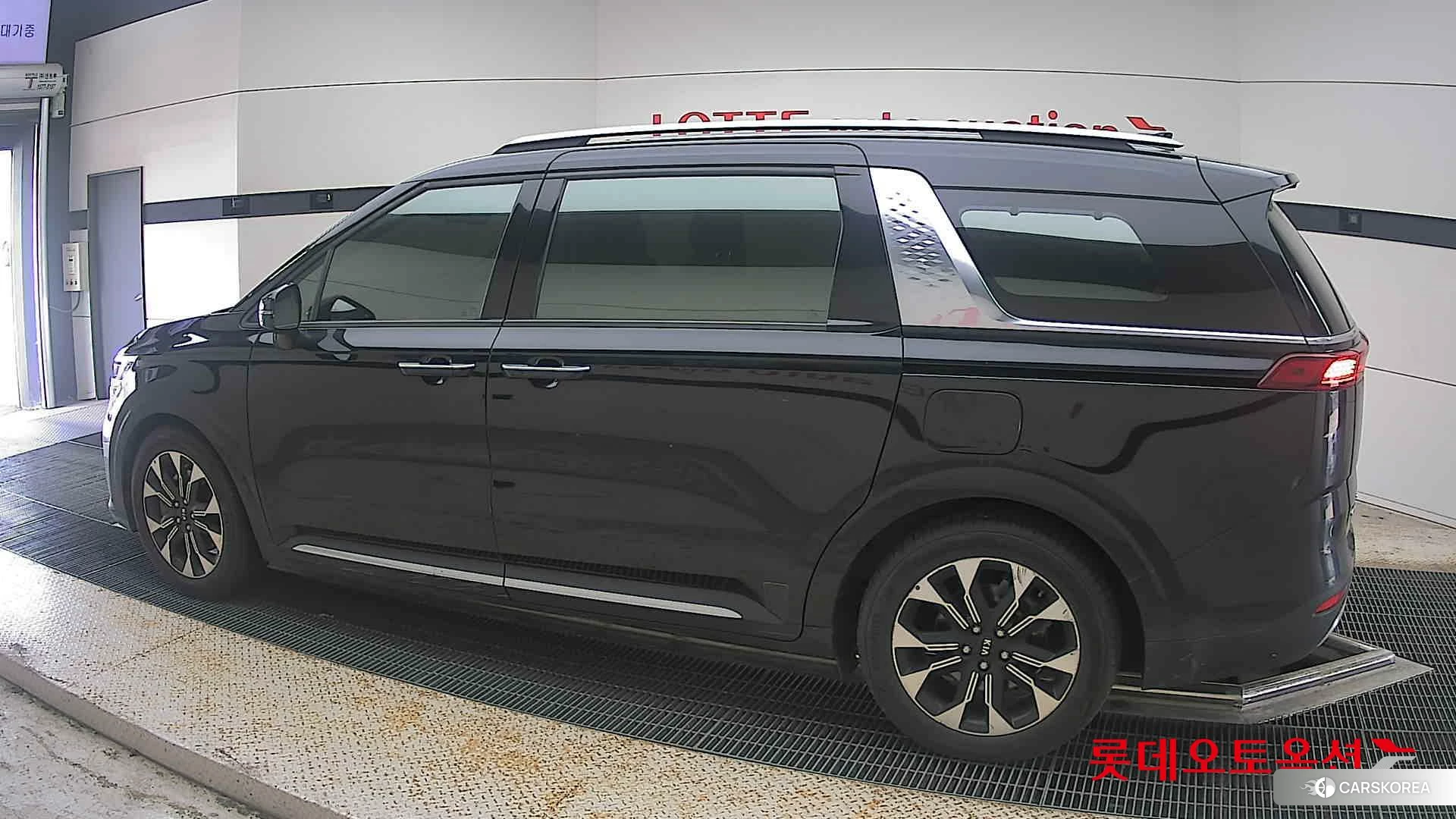 Kia Carnival 2021 Черный из Кореи, фото 2