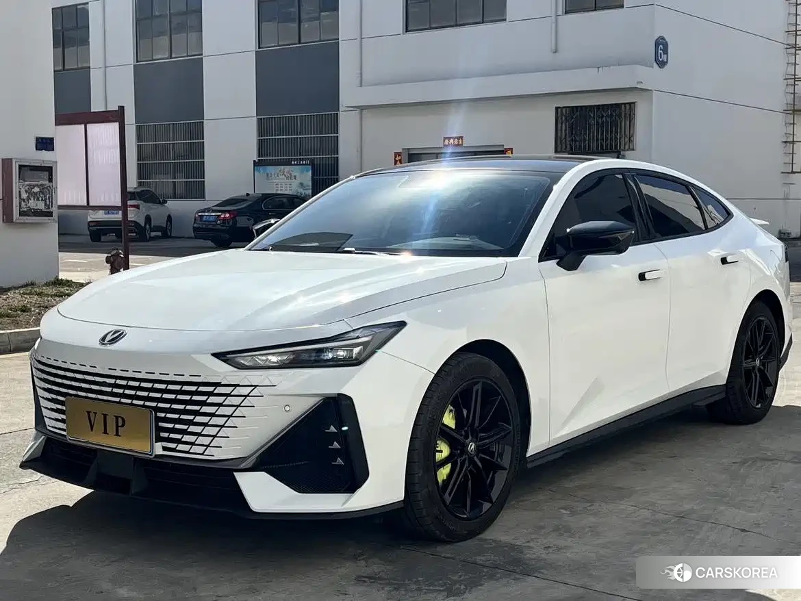 Chang'an UNI-V 2022 Белый из Китая, фото 2