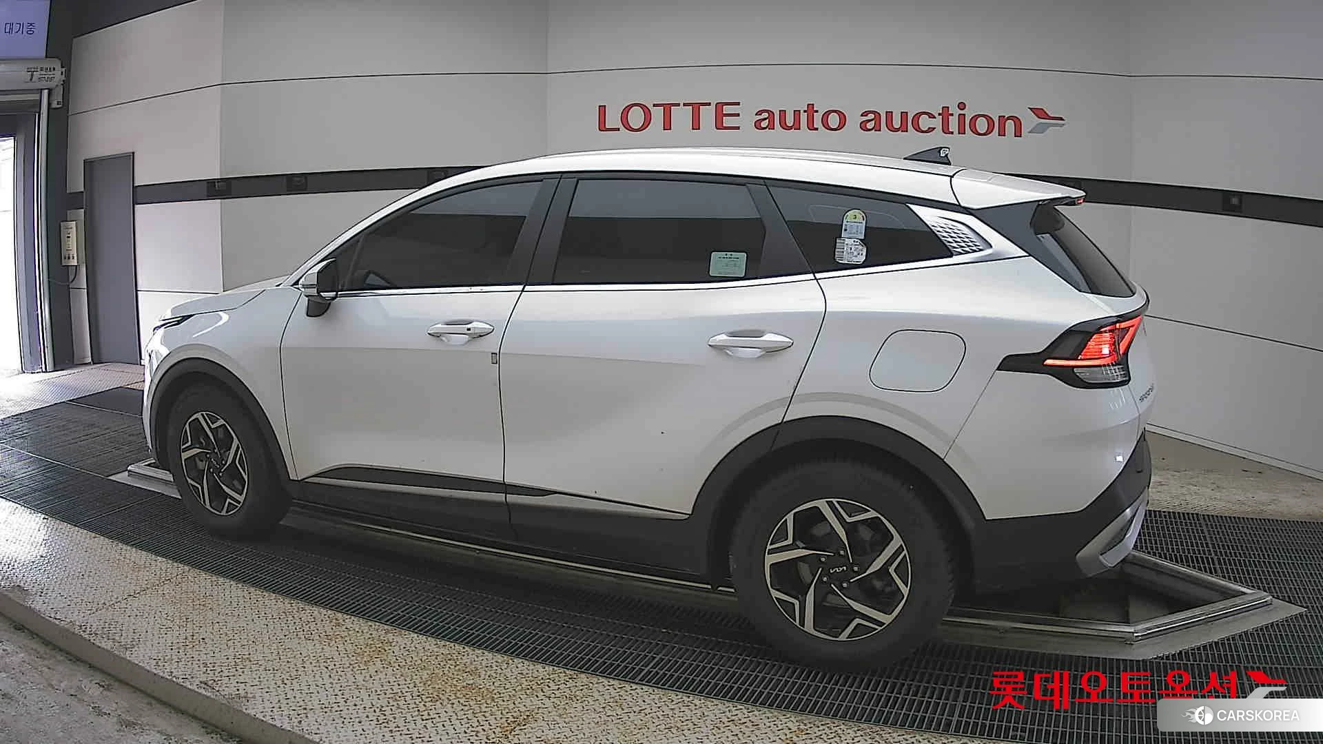 Kia Sportage 2024 Snow White Pearl из Кореи, фото 2