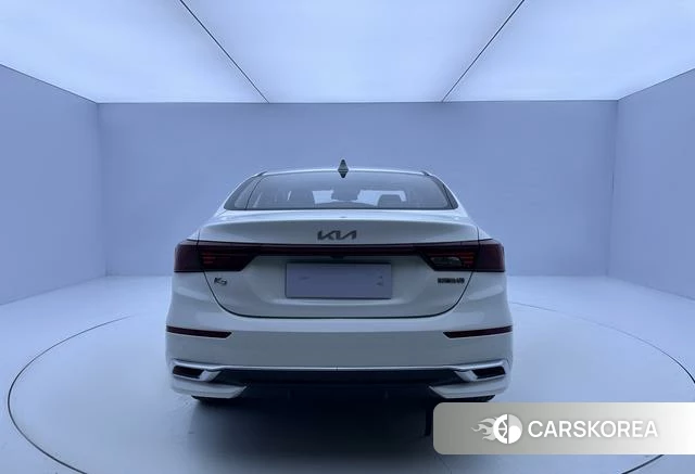 Kia K3 2023 Белый из Китая, фото 2