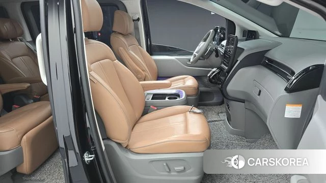 Hyundai Staria 2024 Черный из Кореи, фото 2