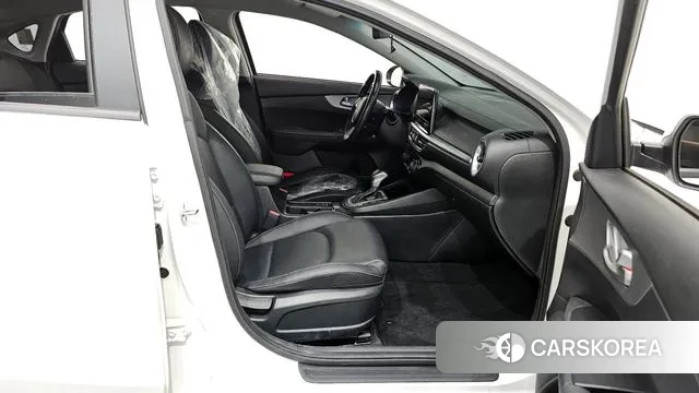 Kia The New K3 2nd generation 2022 Белый из Кореи, фото 2