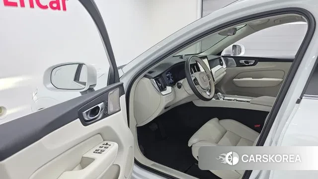 Volvo XC60 second Generation 2025 Белый из Кореи, фото 2
