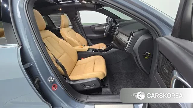 Volvo XC40 2022 Серый из Кореи, фото 2