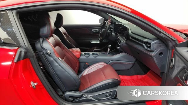 Ford Mustang 7th Generation 2024 Красный из Кореи, фото 2