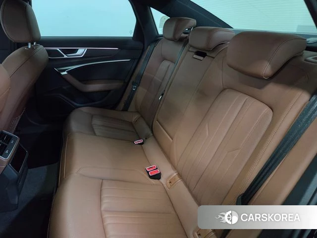Audi A6 (C8) 2023 Черный из Кореи, фото 2