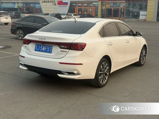 Kia K3 2023 Белый из Китая, фото 2