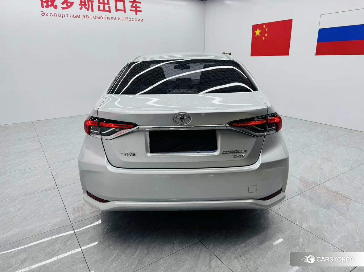 Toyota Corolla 2022 Серебристо-серый из Китая, фото 2