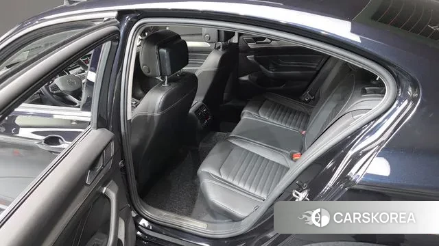 Volkswagen Passat GT (B8) 2021 Черный из Кореи, фото 2