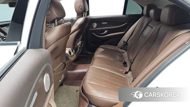 Mercedes-Benz E-Class W213 2020 Белый из Кореи, фото 2