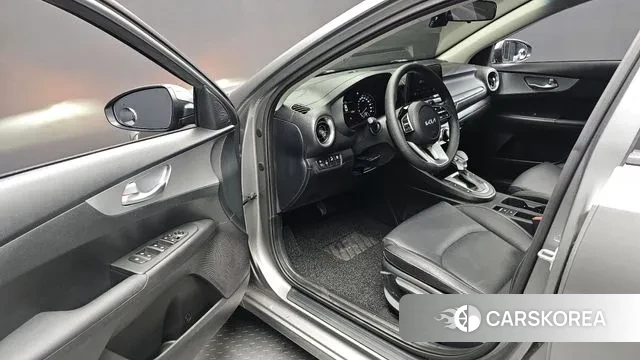 Kia The New K3 2nd generation 2023 Серебристо-серый из Кореи, фото 2