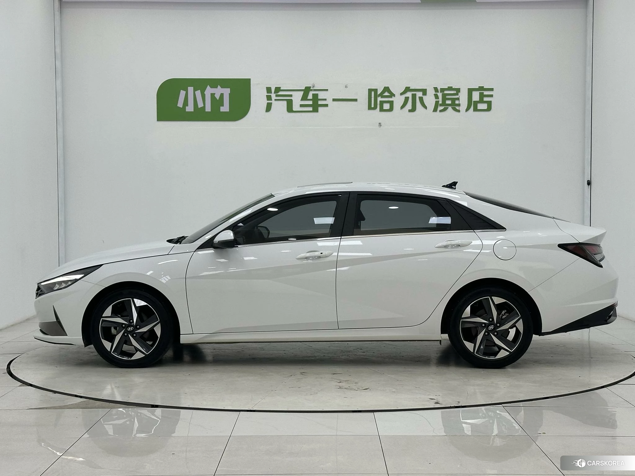 Hyundai Elantra 2022 Белый из Китая, фото 2