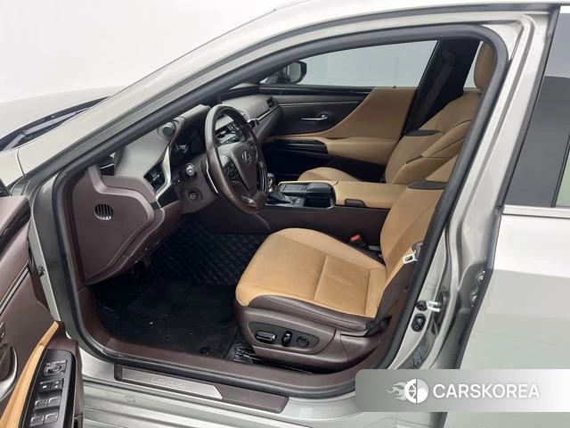 Lexus ES 2021 Серебристо-серый из Китая, фото 2