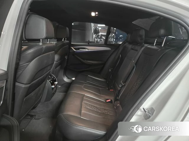 BMW 5 Series (G30) 2019 Белый из Кореи, фото 2
