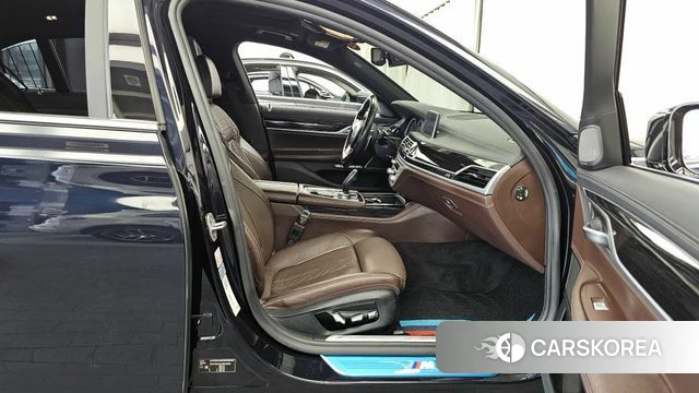 BMW 7 Series (G11) 2018 Черный из Кореи, фото 2