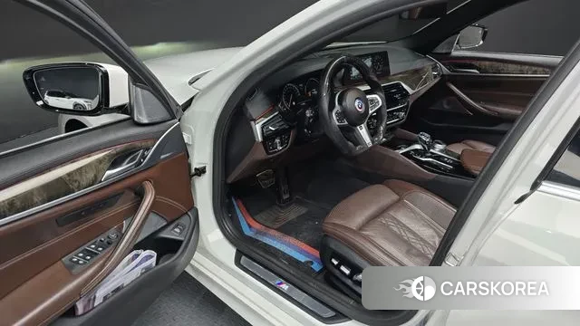 BMW 5 Series (G30) 2018 Белый из Кореи, фото 2