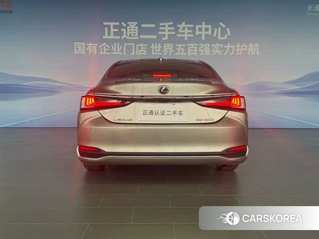 Lexus ES 2021 Серебристо-серый из Китая, фото 2