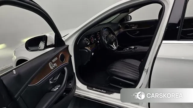 Mercedes-Benz E-Class W213 2019 Белый из Кореи, фото 2