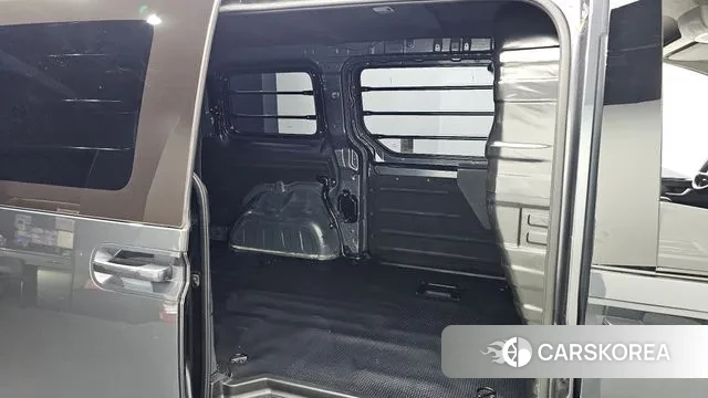 Hyundai Staria 2023 Серый из Кореи, фото 2