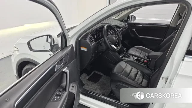 Volkswagen Tiguan second Generation 2021 Белый из Кореи, фото 2