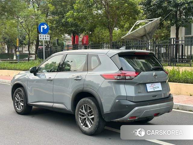 Nissan Qijun 2022 Темно-серый из Китая, фото 2