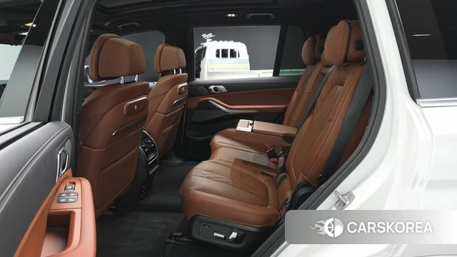 BMW X7 (G07) 2025 Белый из Кореи, фото 2