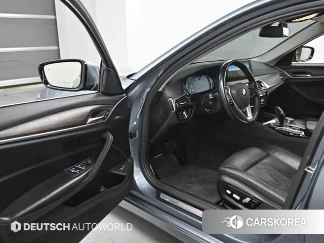 BMW 5 Series (G30) 2018 Серебристо-серый из Кореи, фото 2