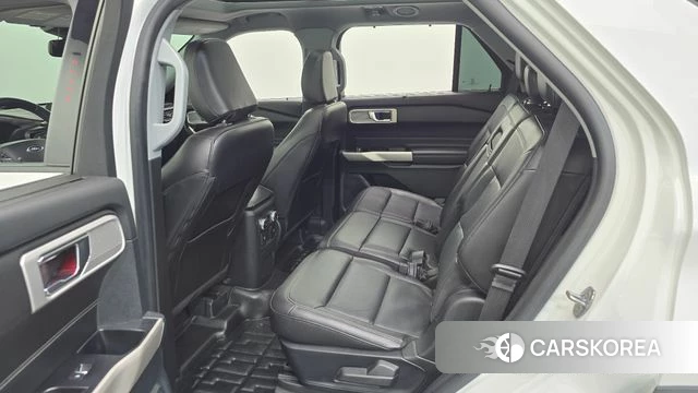 Ford Explorer 6th Generation 2022 Белый из Кореи, фото 2