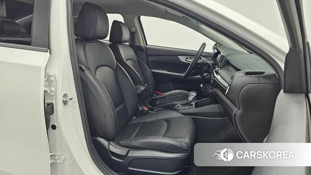 Kia The New K3 2nd generation 2022 Белый из Кореи, фото 2