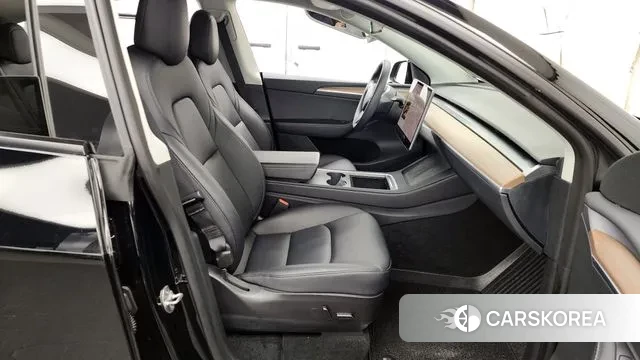 Tesla Model Y 2023 Черный из Кореи, фото 2