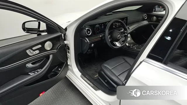 Mercedes-Benz E-Class W213 2022 Белый из Кореи, фото 2