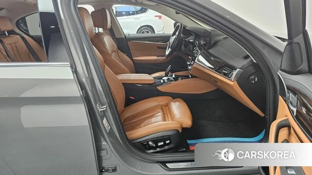 BMW 5 Series (G30) 2021 Серый из Кореи, фото 2