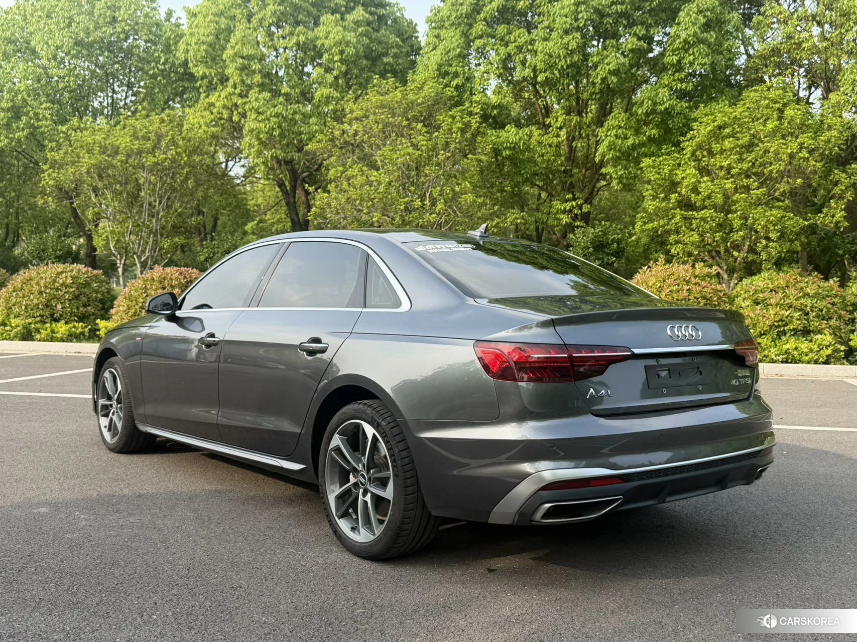 Audi A4L 2021 Темно-серый из Китая, фото 2