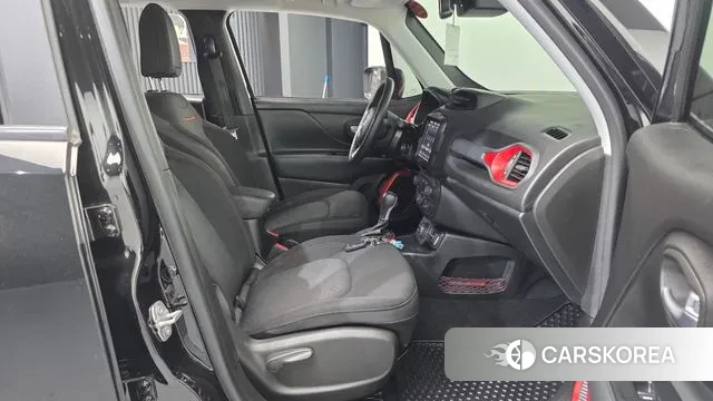 Jeep Renegade 2018 Черный из Кореи, фото 2