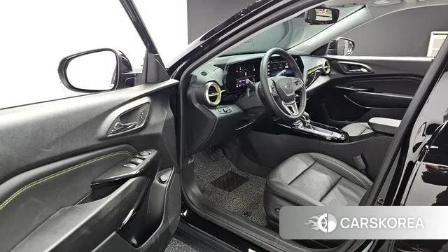 Chevrolet (GM Daewoo) Trax Crossover 2024 Черный из Кореи, фото 2