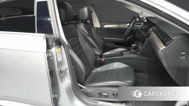 Volkswagen Arteon 2019 Серебристо-серый из Кореи, фото 2